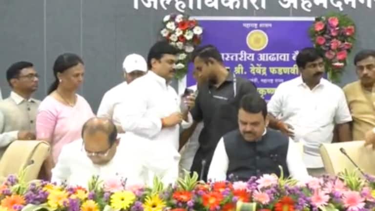 फडणवीसांसमोर राम शिंदे-राधाकृष्ण विखे पाटलांमधील मतभेद चव्हाट्यावर, काय घडलं? politics of maharashtra in marathi : cold war between ram shinde and Radhakrishna vikhe patil.