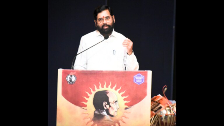 Eknath Shinde : सावरकर जयंतीदिनी मुख्यमंत्र्यांच्या दोन मोठ्या घोषणा Swatantra Veer Savarkar Bandra Worli Sea Link Bridge.