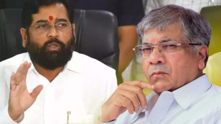 उद्धव ठाकरेंना सल्ला, एकनाथ शिंदेंना ऑफर; आंबेडकरांच्या मनात नेमकं काय? maharashtra political news in marathi : warned to uddhav thackeray and offer to eknath shinde, what is in prakash ambedkar mind?