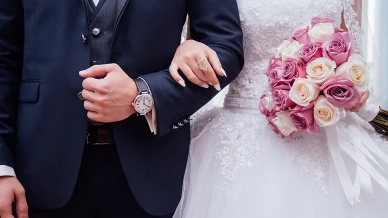 Viral News : 65 वर्षांचा नवरा, 16 वर्षांची बायको.. फोटो शेअर केला अन्… a 65 year old crorepati married 16 year old girl couple