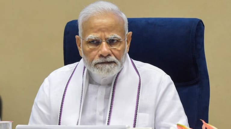 Kiren Rijju, Arjun Ram Meghwal : PM मोदींचा पुन्हा धक्का, दिग्गज मंत्र्याचं खातंच काढलं pm narendra modi snatches law ministry from kiren rijiju arjun meghwal gets responsibility