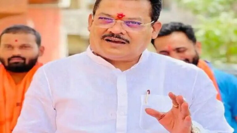 हद्दच झाली! आमदार संजय शिरसाट यांच्या मुलाचा ट्रॅक्टर गेला चोरीला MLA Sanjay Shirsat's son's tractor was stolen