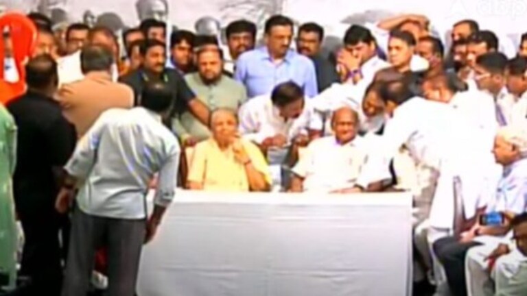 शरद पवारांची निवृत्ती : कार्यकर्त्यांचा सभागृहातच गोंधळ, घोषणा मागे घेण्याची मागणी The sudden announcement of Sharad Pawar's retirement has created an uproar among NCP activists and leaders