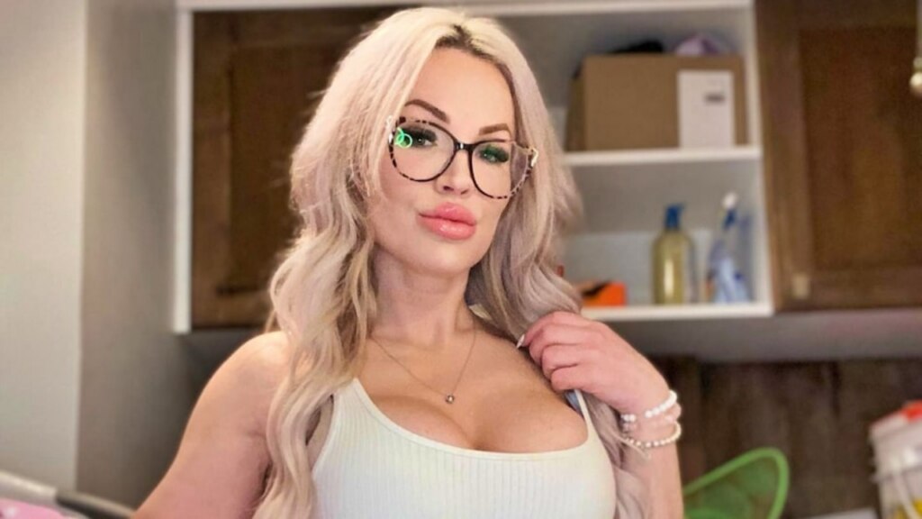 female teacher shared bikini photos on facebook and instagram school administration gave signal for action