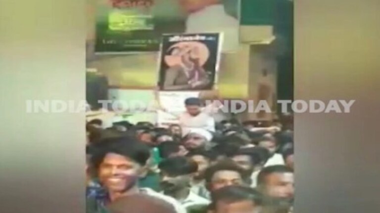 Ahmednagar : औरंगजेबाचे पोस्टर झळकावलं, गुन्हा दाखल झालेले ‘ते’ चार लोक कोण? aurangzeb posters during procession video viral four people case registered ahmednagar Maharashtra