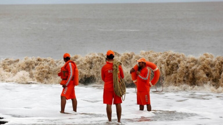 Arabian Sea : मुंबईजवळ घोंघावत असलेल्या चक्रीवादळाला ‘बिपरजॉय’ नाव का दिलं? biporjoy arabian sea cyclone name bangladesh mumbai monsoon rain