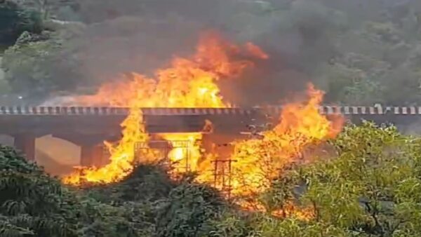 mumbai pune expressway Lonavala oil tanker fire three killed two injured