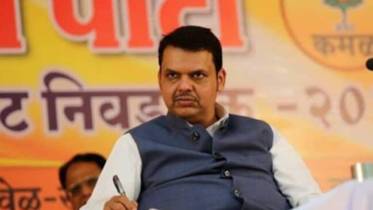 देवेंद्र फडणवीसांचं टेन्शन वाढवणाऱ्या ‘त्या’ सर्व्हेमध्ये नेमकं काय? Devendra Fadnavis, Maharashtra Opinion Poll 2023 : NDA is likely to get 46 per cent of votes and MVA's vote share will be 35 per cent if elections are held today.