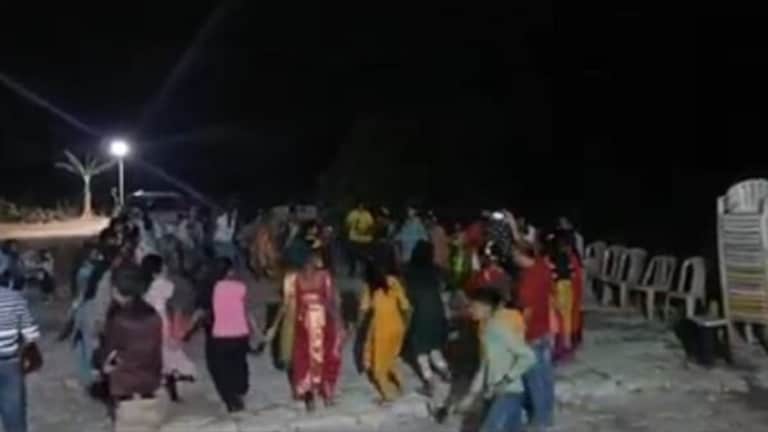 पर्यटकांसमोर नाचवल्या वसतिगृहातील मुली, नाशिकमधला धक्कादायक प्रकार hostel girls danced in front of tourists a shocking incident in nashik trimbakeshwar