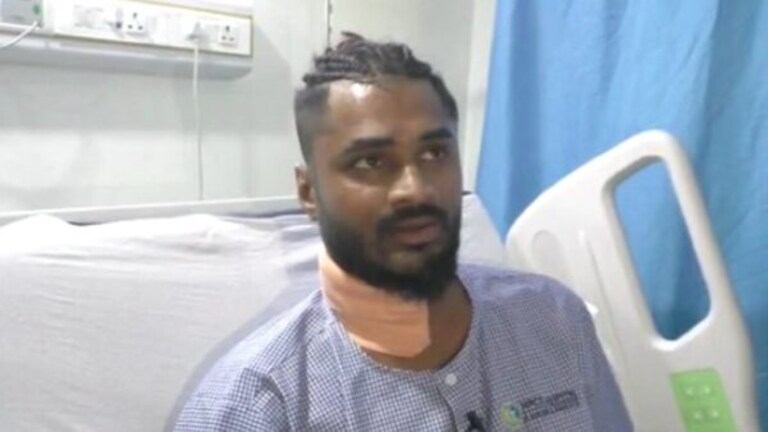 मानेत खुपसलेला सुरा घेऊन बाईक चालवली, हॉस्पिलटमध्ये पोहोचताच डॉक्टरही अवाक He rode a bike with a knife stuck in his neck, the doctor was speechless as soon as he reached the hospital