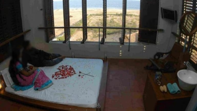 गर्लफ्रेंडला OYOवर घेऊन गेला अन् तिच्या नवऱ्याला केला Video कॉल… boyfriend killed married girlfriend in oyo hotel and commits suicide in ghaziabad