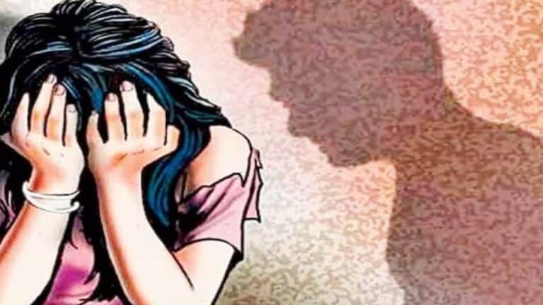 चार मुलांच्या आईवर शेजारी राहणाऱ्या तरुणाकडून पाशवी बलात्कार woman a mother of four children raped 24 year old youth bihar crime latest marathi news