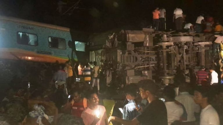 Train Accident: एक्सप्रेस-मालगाडीची समोरासमोर धडक, भीषण अपघातात 280 जणांचा मृत्यू; 900 जखमी coromondel expres goods train accident odisha balasore near bahanaga station 30 passengers death
