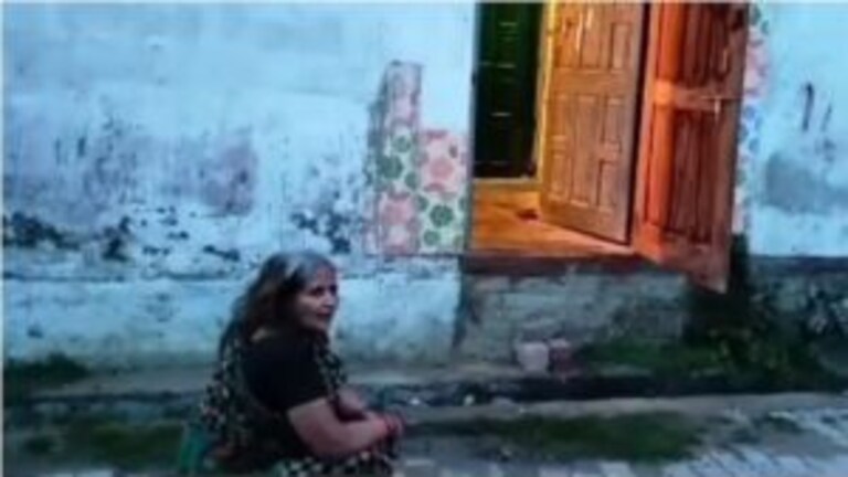 आजी नातवाच्या मृतदेहाला सलग 10 दिवस घालत होती आंघोळ, बदलायची कपडे! 65 years old women was living with grandson dead body barabanki uttar pradesh crime story