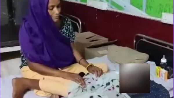 mother burnt fingers of 5 day old baby boy putting hot oil uttarpradesha barabanki