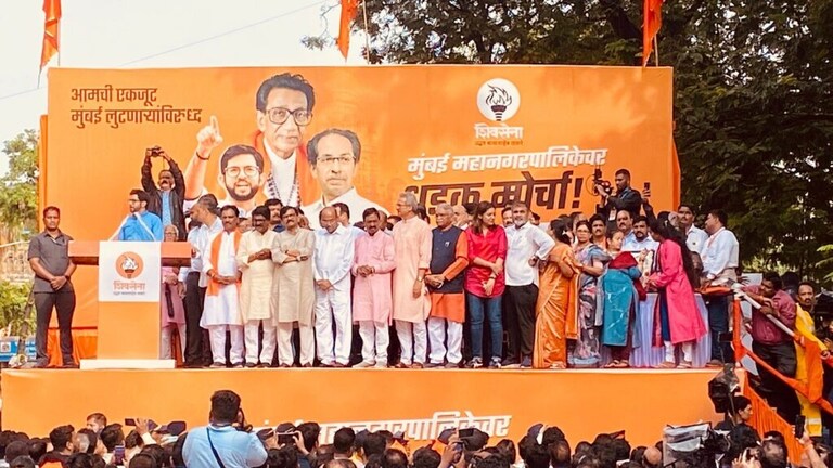 मुंबई महापालिकेवर शिवसेनेचा मोर्चा, आदित्य ठाकरे काय बोलणार? aditya thackerays long march on mumbai municipal corporation account of the extravagance of mumbaikars' money
