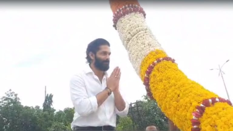 महाराष्ट्र शोकसागरात तर दुसरीकडे ‘राज’पुत्र अमित ठाकरेंच्या स्वागतासाठी डीजे, 350 किलोचा हार irshalwadi tragedy on other side dj 350 kg necklace welcome raj thackeray son amit thackeray jalgaon