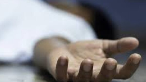 सातारा : जेवणानंतर घेतला आयुर्वेदिक काढा अन् बाप-लेकाचा गेला जीव Satara : father and son died while treatment in phaltan