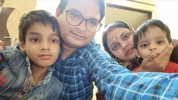 Madhya Pradesh : first 8-year-old and 3 year-old children were given sulphas tablets and then the husband and wife committed suicide by hanging themselves.