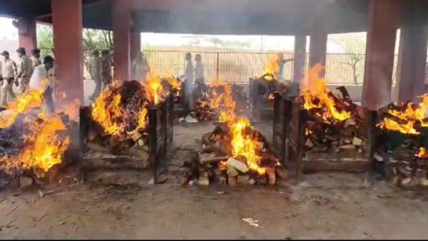 samruddhi mahamarg accident death names, administration do final rituals on dead bodies