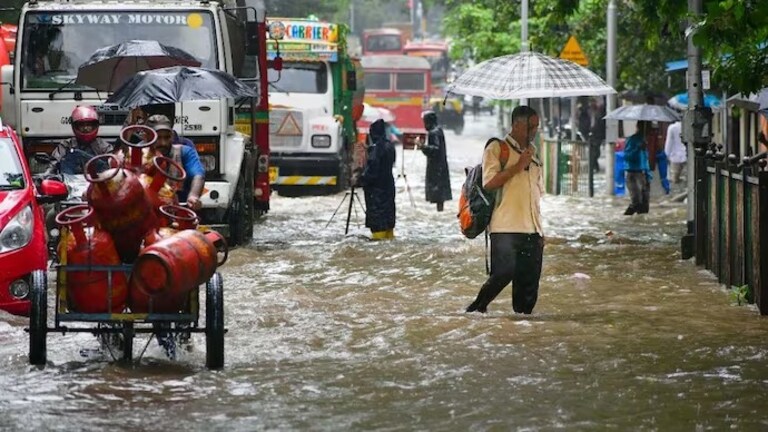 Maharashtra weather alert : आभाळ फाटणार! मुंबई-पुण्यासह 6 जिल्ह्यांना ‘रेड अलर्ट’ red alert in maharashtra tomorrow,