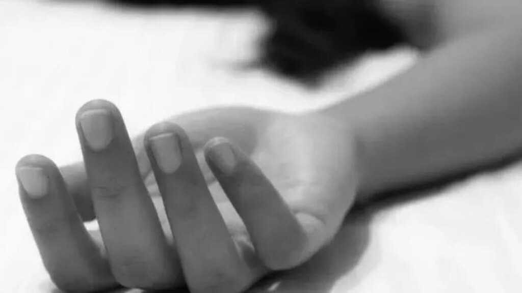 A shocking incident has taken place in Uttar Pradesh where a woman was raped by a person living next to her. Apart from this, the accused's wife also induced the victim to commit suicide by poisoning her.