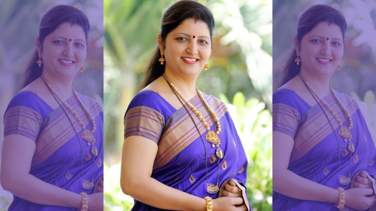 NCP: शरद पवारांनी खडसावून सांगितलं तरी रुपाली चाकणकरांनी ऐकलंच नाही! Mumbai Tak