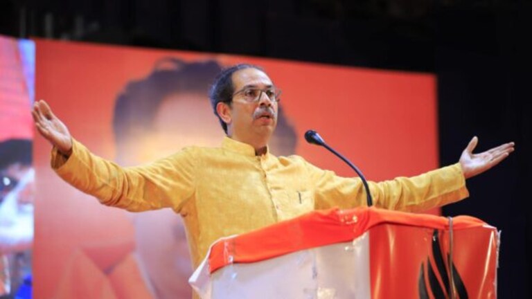 Uddhav Thackeray: ‘आमच्याकडचे राज्यपाल कसे मस्ती करायचे, त्यांना..’, मणिपूरवरून जहरी टीका Shiv Sena (UBT) party chief Uddhav Thackeray criticized Prime Minister Modi on Manipur issue in a speech in Thane. Along with this, he advised that Bhagat Singh Koshyari should be sent to Manipur as Governor.