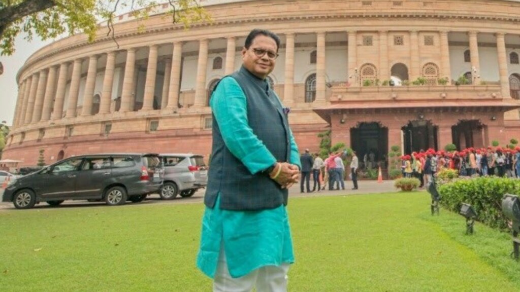 Delhi court : A special court has sentenced six people including Vijay Darda in the coal scam case. Out of these, Darda father and son have been sentenced to 4 years.