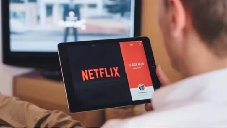Netflix चा मोठा निर्णय! मित्रा-मैत्रिणींसोबत लॉगिन-पासवर्ड शेअर करत असाल तर… Netflix's Big Announcement of Login-password sharing is disabled
