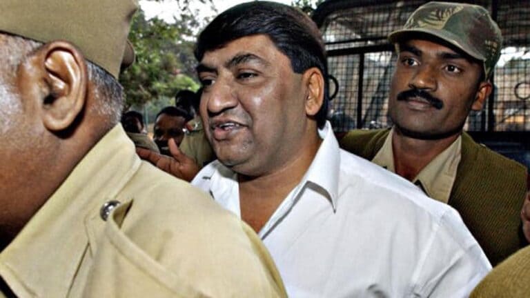 Scam 2003 : ट्रेनमध्ये शेंगदाणे विकणारा ते सर्वात मोठा घोटाळेबाज, काय आहे कहाणी? Who is Abdul Karim Telgi: ट्रेनमध्ये शेंगदाणे विकणारा ते सर्वात मोठा घोटाळेबाज, काय आहे कहाणी?