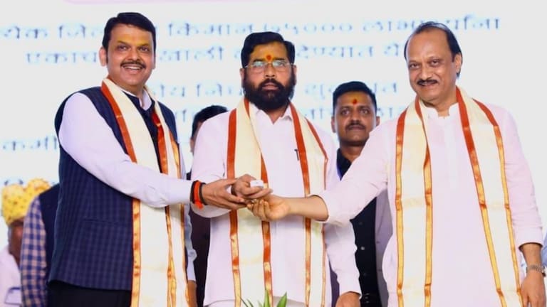 Ajit Pawar: ‘खुर्ची एक असेल तर तिथे दोघांचा डोळा ठेवून..’, CM पदावरुन अजितदादांची तुफान बॅटिंग ajit pawar said neither i nor devendra fadnavis have an eye on the chief ministers chair chandani chowk event in pune maharashtra news politics