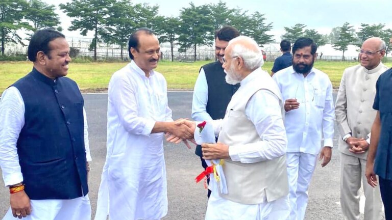 Mahadev Jankar: ‘BJP ला वाटतं डोळे मिटून… अजित पवारांना सोबत घेऊन..’, माजी मंत्री संतापले Rashtriya Samaj Party (RSP) president and former cabinet minister Mahadev Jankar has criticized Ajit Pawar for inducting BJP into the government. He was speaking in Sindhudurg.