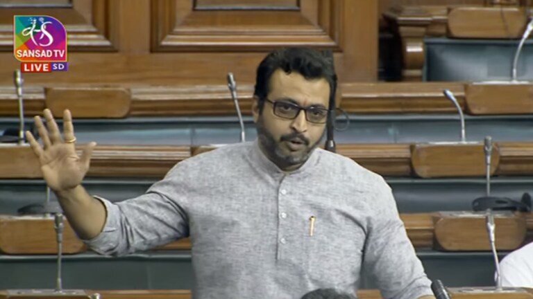 Amol Kolhe: ‘सरकारचं डोकं ठिकाणावर आहे का?’, अमोल कोल्हेंनी लोकसभा दणाणून सोडली! ncp mp amol kolhe strongly criticized the modi government said is the governments head in place in the lok sabha political news headlines today