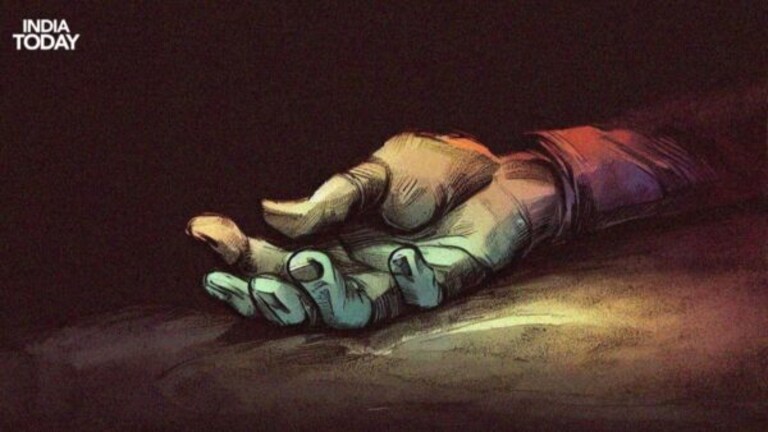 ह्रदयद्रावक! ‘खिशात 1000 रुपये आहेत, अंत्यसंस्कार करा’, चंद्रपूरमध्ये घरातच घेतला फास Chandrapur News in marathi : Sudhir lokhande was suffering mentally and financially.