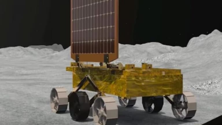 Chandrayaan-3: प्रज्ञान रोव्हरचा चंद्रावर ‘मूनवॉक’, ISRO कडून नवीन व्हिडिओ जारी chandrayaan 3 moon south pole rover moonwalk on moon isro new video share