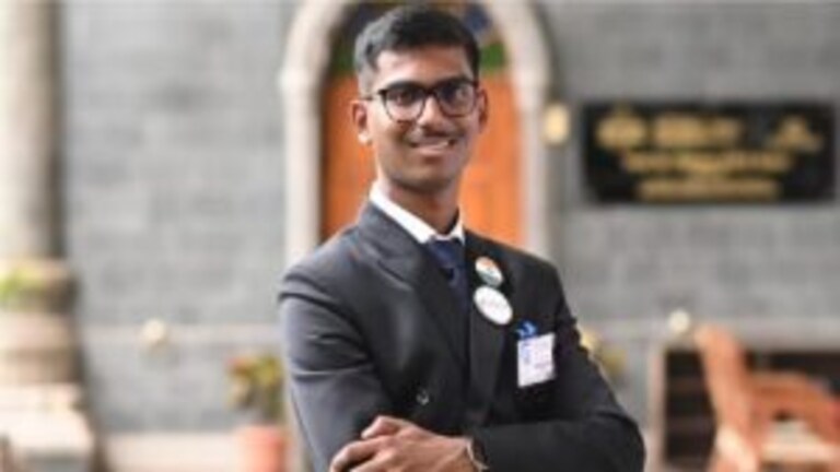 पुण्याच्या पठ्ठयाची कमाल! इंजिनियरिंग केलं नसतानाही गुगलने दिली ‘इतक्या’ लाखाची नोकरी pune student harshal juikar got 50 lakh sallery package at google his not from iit