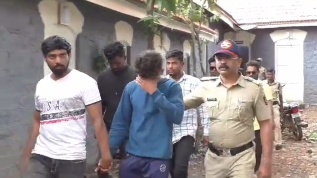 Kolhapur sword crime terror arrested young boy