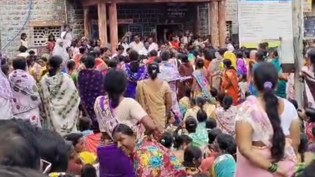 two groups of women clashed over liquor ban what happened in kolhapur shirdhon village