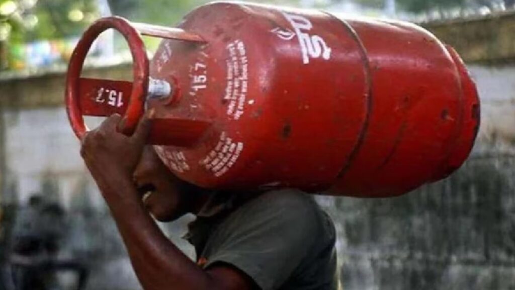 LPG Gas price India bjp criticize narendra modi