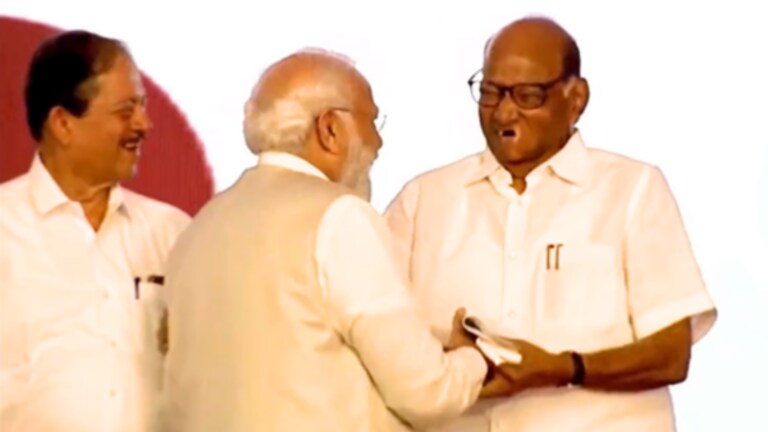 PM Modi in Pune : ‘सर्जिकल स्ट्राईक’… शरद पवारांनी मोदींना कोणता इतिहास सांगितला? Pm narendra modi pune visit : sharad pawar speech in lokmanya tilak award 2023 event in pune.