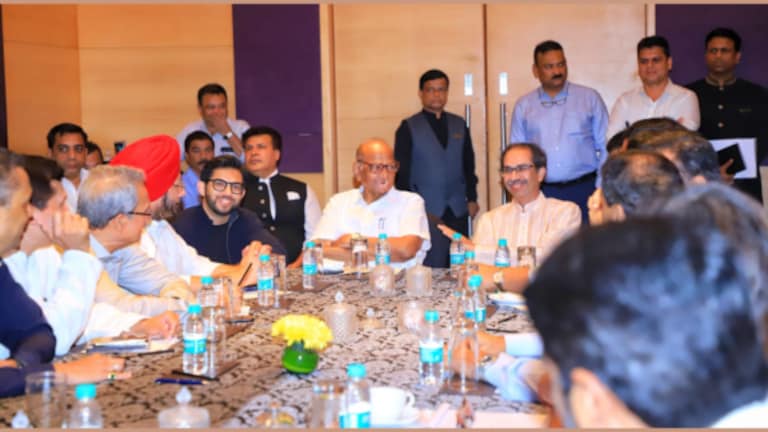 India Alliance : मुंबईतील बैठकीत विरोधक दोन गोष्टी ठरवणार, काय आहे अजेंडा? India allince News update : 80 leaders of 26 political parties along with 5 chief ministers of the opposition group are expected to attend the meeting to be held in Mumbai.