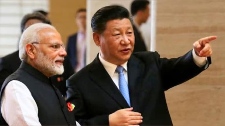 BRICS Summit 2023: शी जिनपिगं भेटताच PM मोदी काढला मुद्दा, काय झाली चर्चा? Prime Minister Modi on Thursday held talks with Chinese President Xi Jinping on the sidelines of the BRICS leaders' summit in Johannesburg, South Africa. PM Modi raised the issue of tension along the Line of Actual Control (LAC).