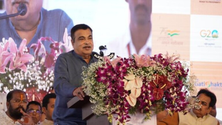 Nitin Gadkari: ‘पुण्यात हवेतून चालणाऱ्या बसेस आणणार’, गडकरींनी दादांना सांगितलं; बघून घ्या! lets bring air flying buses for pune nitin gadkari has made a statement on pune traffic jam