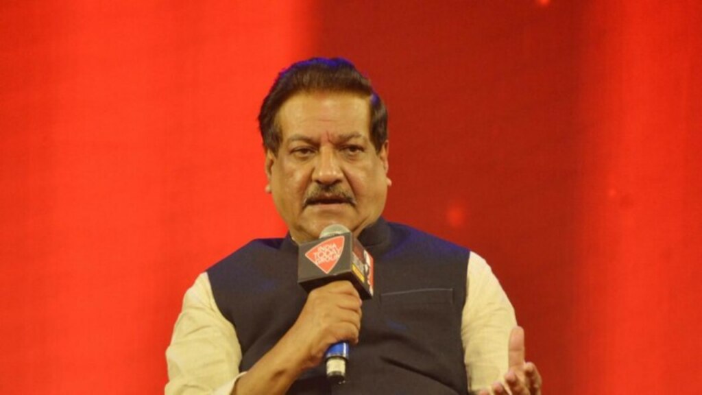 prithviraj chavan stormy criticism to eknath shinde and ajit pawar he said they come to power to hide there thieves maharashtra politics news today