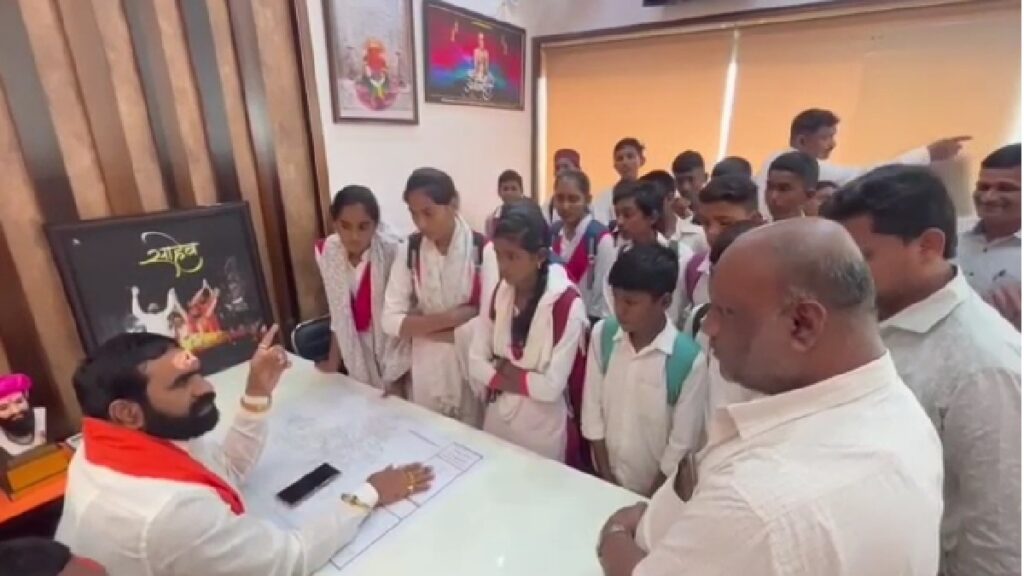 mla santosh banger threatens to msrtc bus conductor video viral in social media