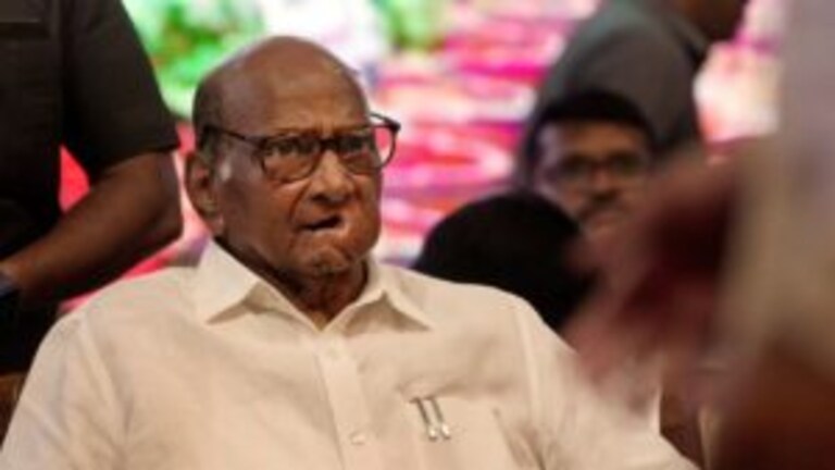 Sharad Pawar: ‘जे महिलेनं सुनावलं ते…’, पवारांनी कोल्हापुरात जाऊन मुश्रीफांना डिवचलं! sharad pawar criticized to hasan mushrif in kolhapur over he join with bjp government maharashtra politics latest