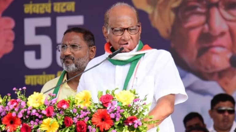 Sharad Pawar: अजितदादांनी पवारांची साथ सोडली, पण ‘या’ दोन तरुणांनी थोपटले दंड ajit pawar left sharad pawars side in such difficult times rohit pawar and rr patil son rohit Patil is seen to be with sharad pawar