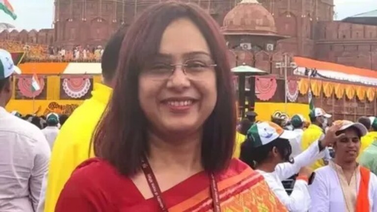 Geetika Shrivastava : पाकिस्तानातील भारतीय उच्चायुक्तपदी पहिल्यांदाच महिला, कोण आहेत श्रीवास्तव? Mumbai Tak