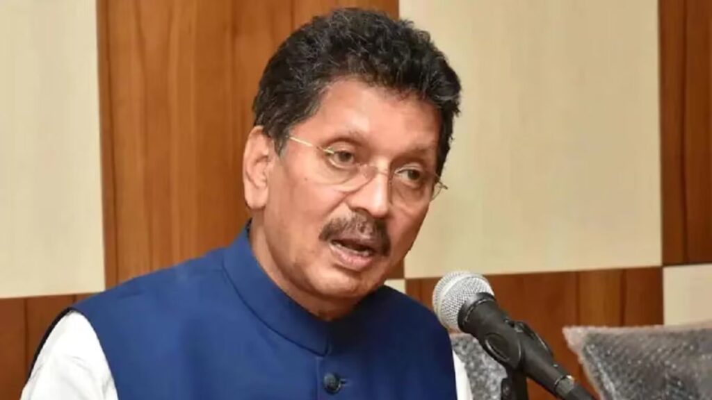 deepak kesarkar school education minister sensational statement offered 25 crores per year. Criticism schools permission agents